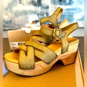 Kork ease wedge heels size 8
